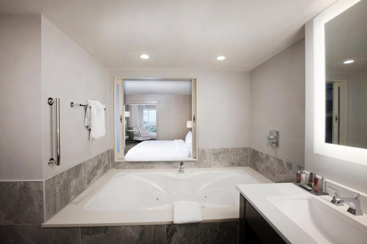 Junior Suite Falls View